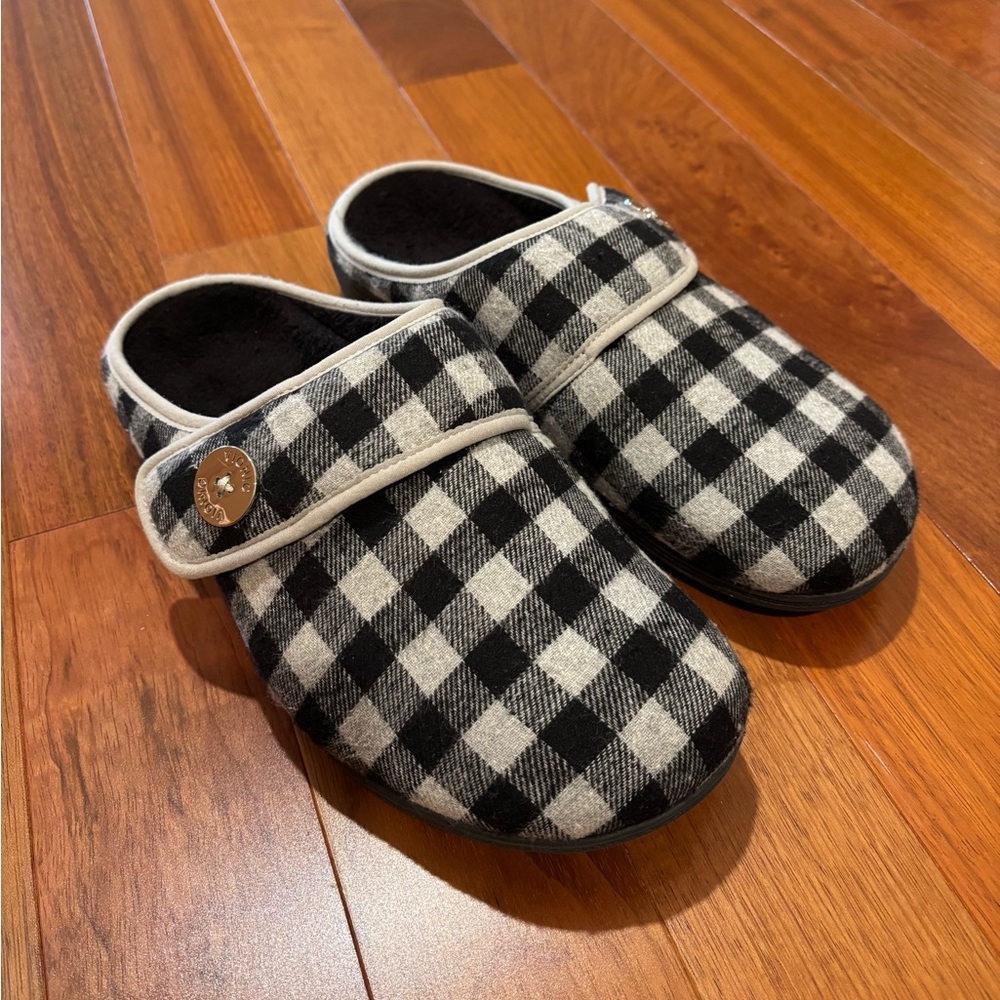 Vionic Slippers with orthopedic arch support